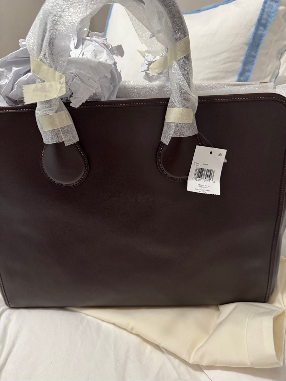 Coach maple BUY NOW turnlock tote size 40 
Prestige and pristine condition! - Picture 9 of 12